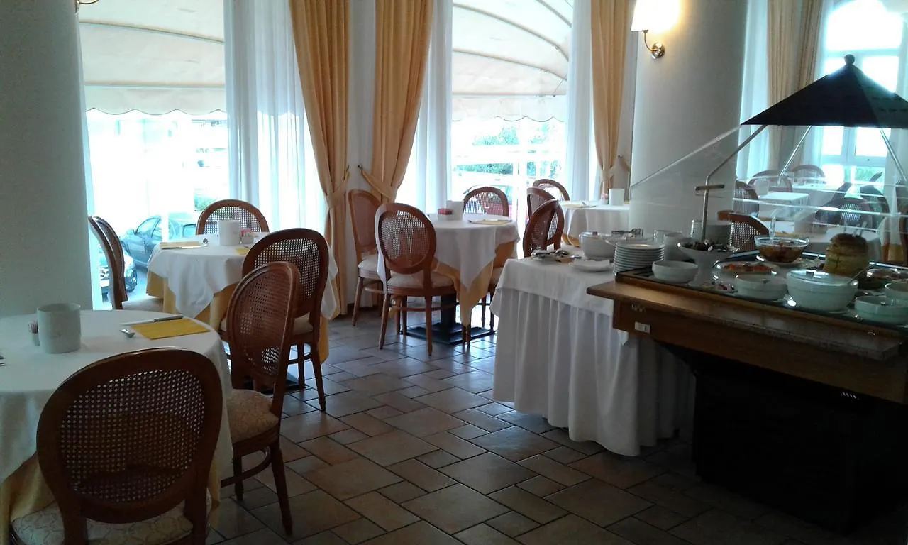 Hotel Trevi Riccione 3*,